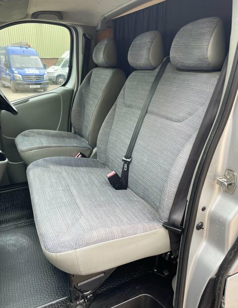 Renault Trafic Minibus 2.0 Silver #30