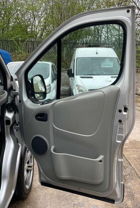 Renault Trafic Minibus 2.0 Silver #19