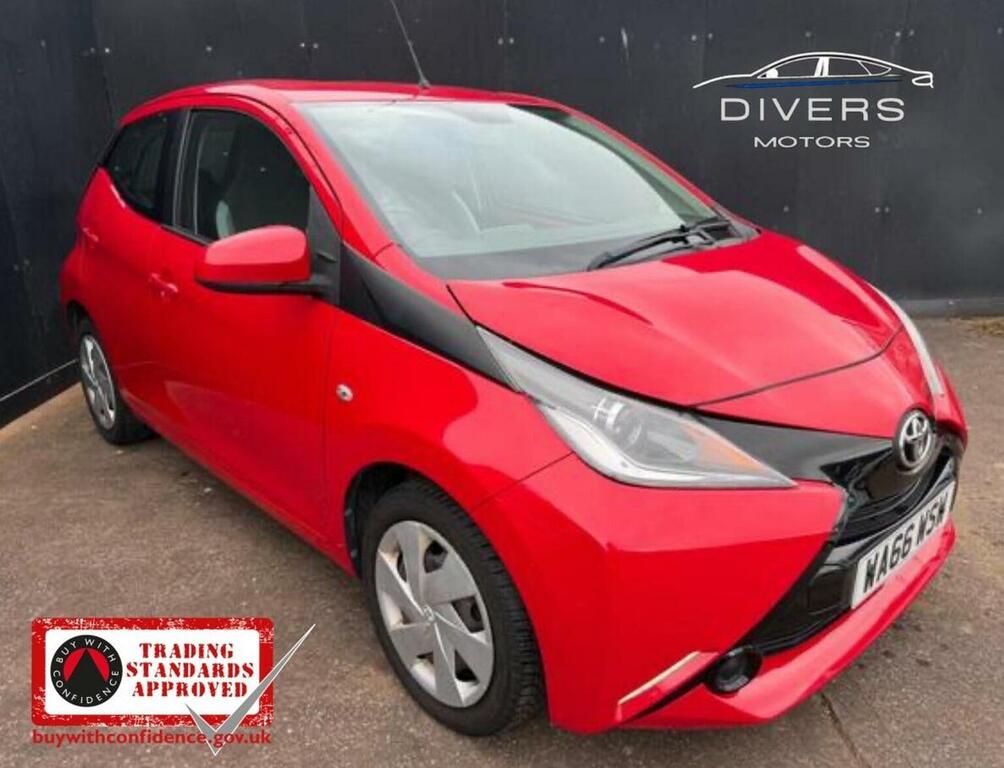 Toyota Aygo Hatchback 1.0 Vvt-i X-play Euro 6 201666 Red
