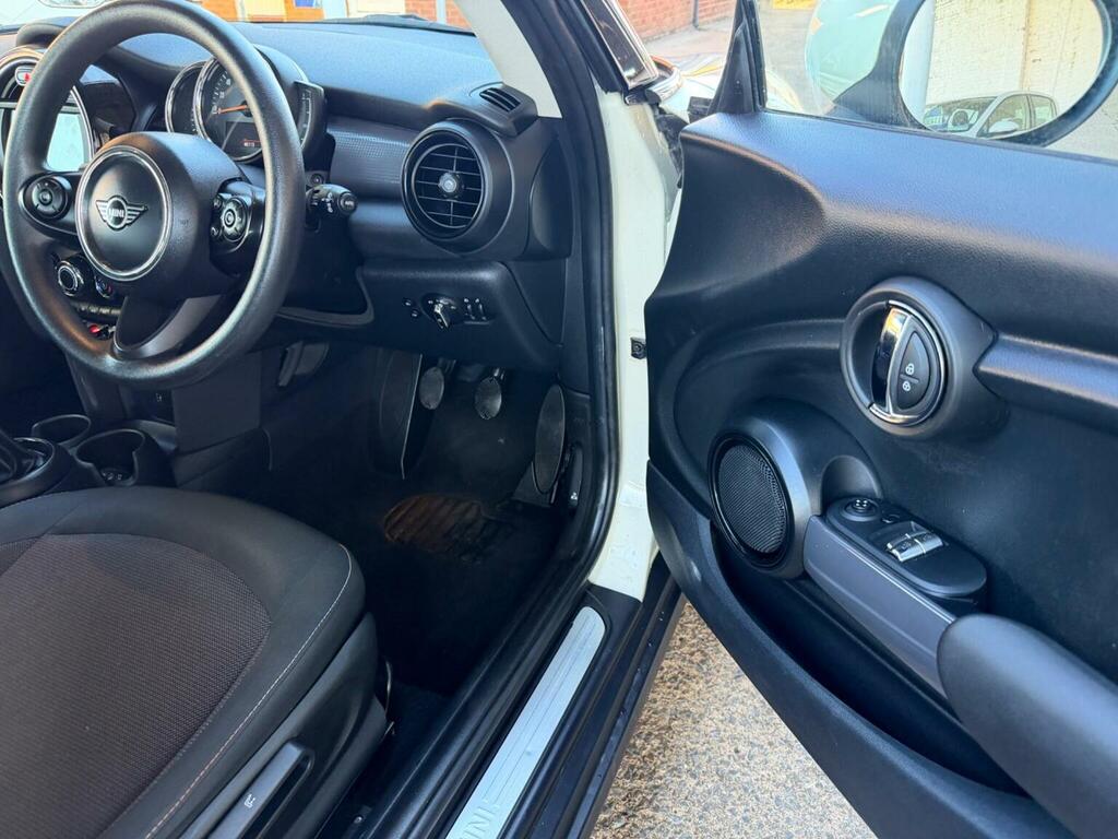 Mini Hatch Hatchback 1.5 Cooper Classic Euro 6 Ss 202 WA20MXK White #5