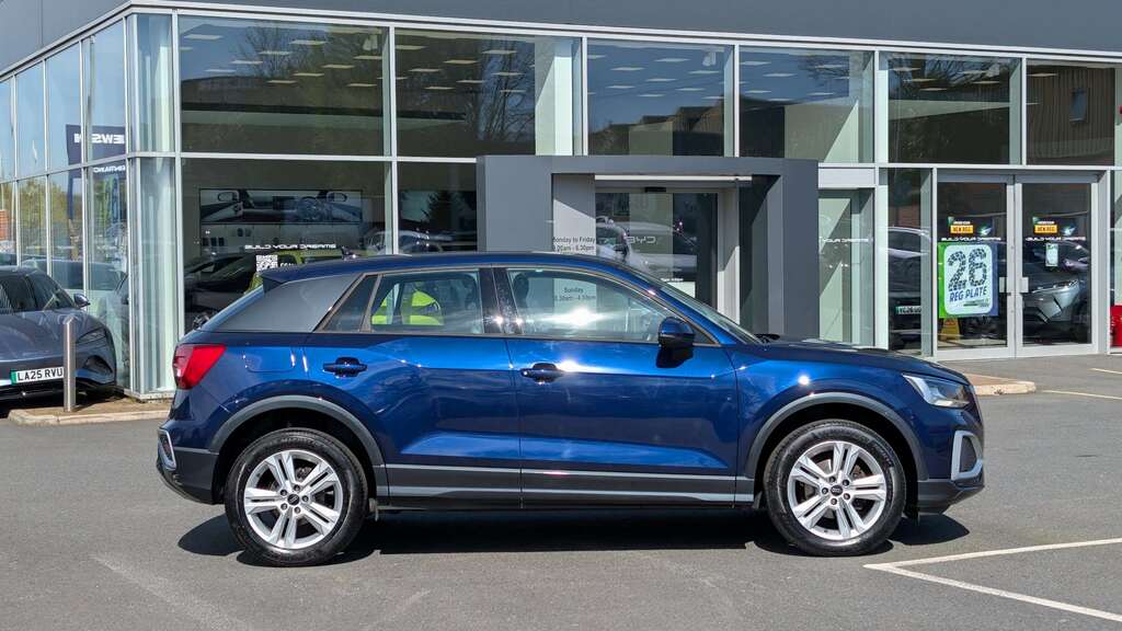Audi Q2 30 Tfsi Sport YD23HPR Blue #4