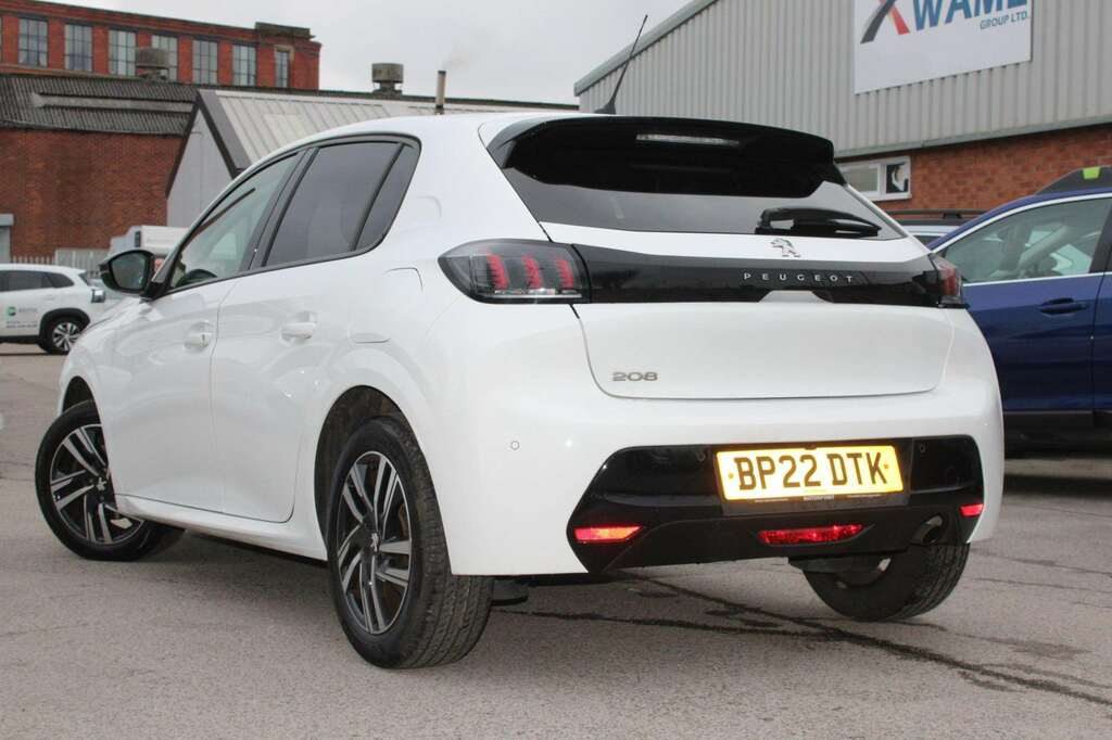 Peugeot 208 1.2 Puretech 100 Allure Premium White #5