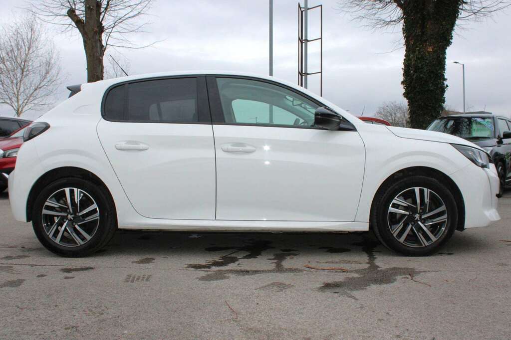 Peugeot 208 1.2 Puretech 100 Allure Premium White #4