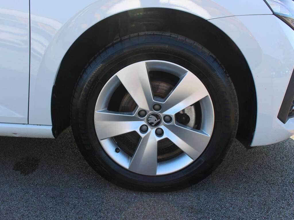 Skoda Scala 1.0 Tsi 116 Se Edition GF25OLE White #4