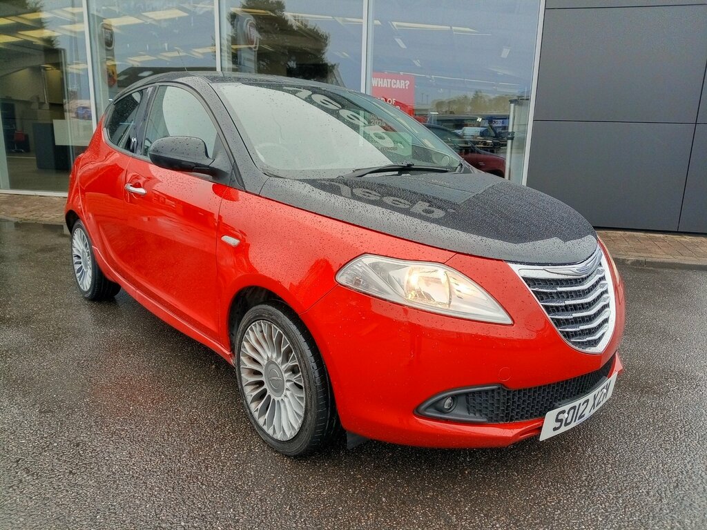 Chrysler Ypsilon 1.2 Black Red 69 Bhp SO12XZM Black #2