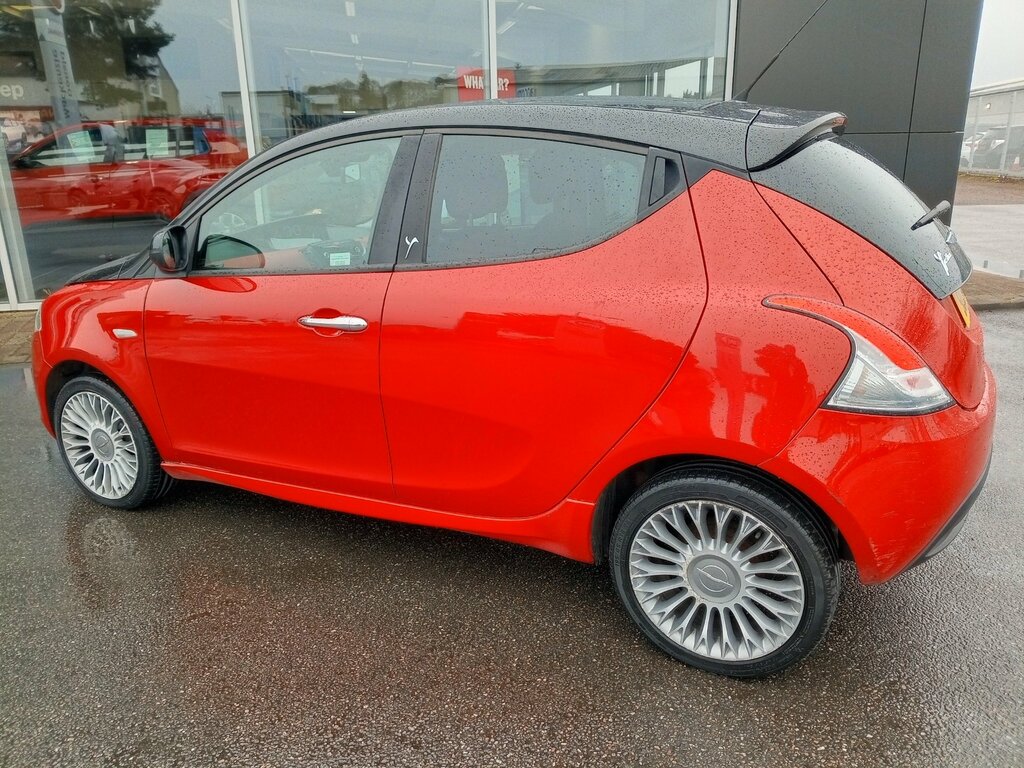 Chrysler Ypsilon 1.2 Black Red 69 Bhp SO12XZM Black #6