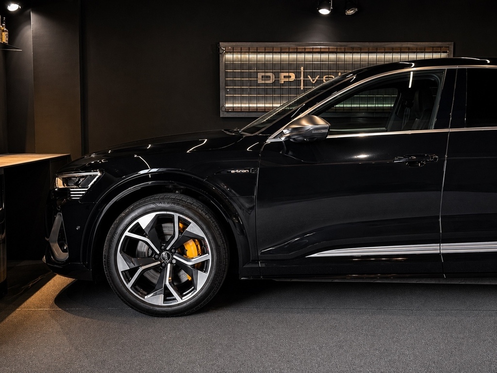 Audi E-Tron S Suv Black #6