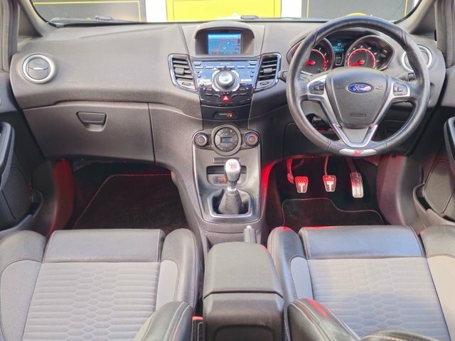 Ford Fiesta 1.6T Ecoboost St-3 Hatchback Eur YA17KLC White #6