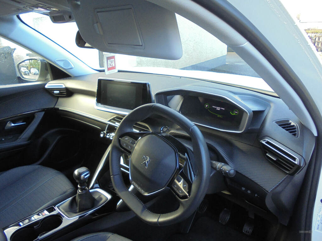 Peugeot 2008 1.5 Bluehdi 110 Allure Premium MK22VTW White #6