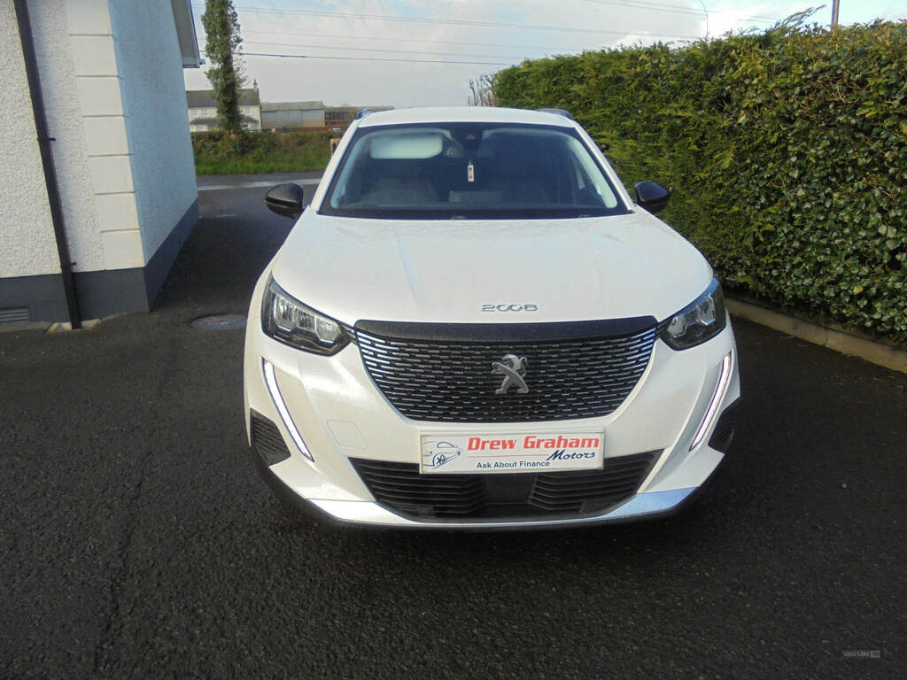 Peugeot 2008 1.5 Bluehdi 110 Allure Premium MK22VTW White #2