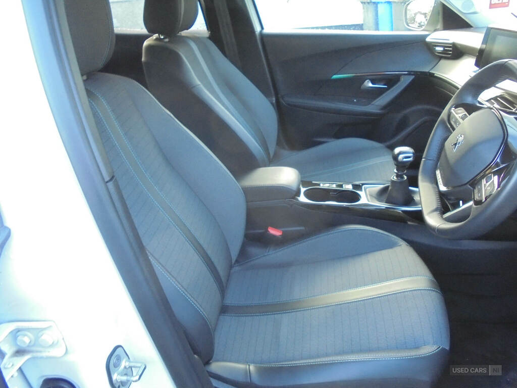 Peugeot 2008 1.5 Bluehdi 110 Allure Premium MK22VTW White #5