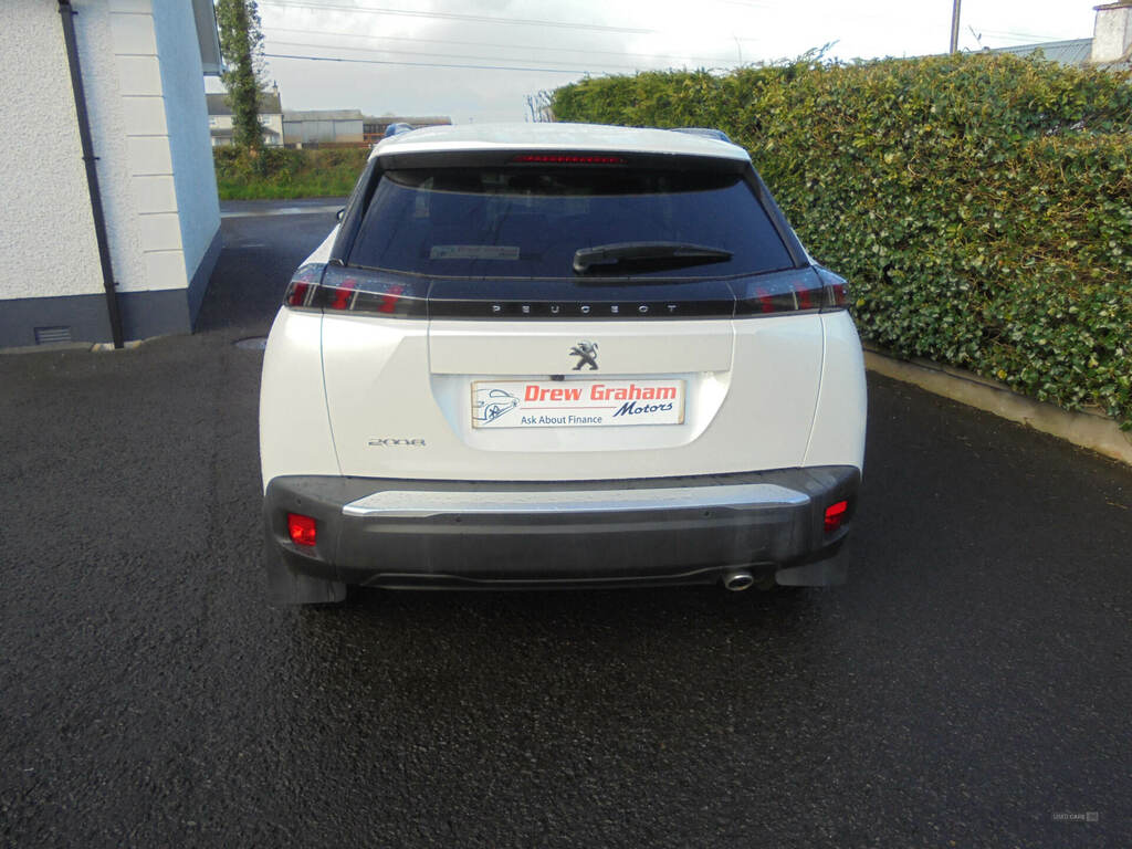 Peugeot 2008 1.5 Bluehdi 110 Allure Premium MK22VTW White #4