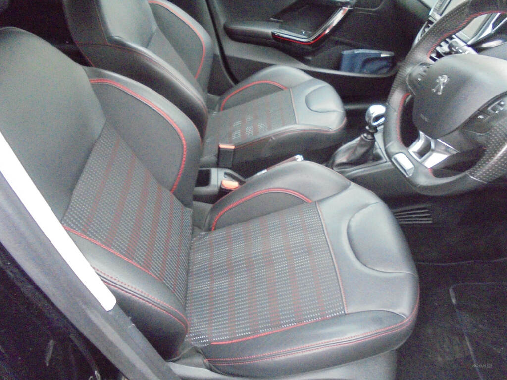 Peugeot 208 1.6 Bluehdi 120 Gt Line Black #5