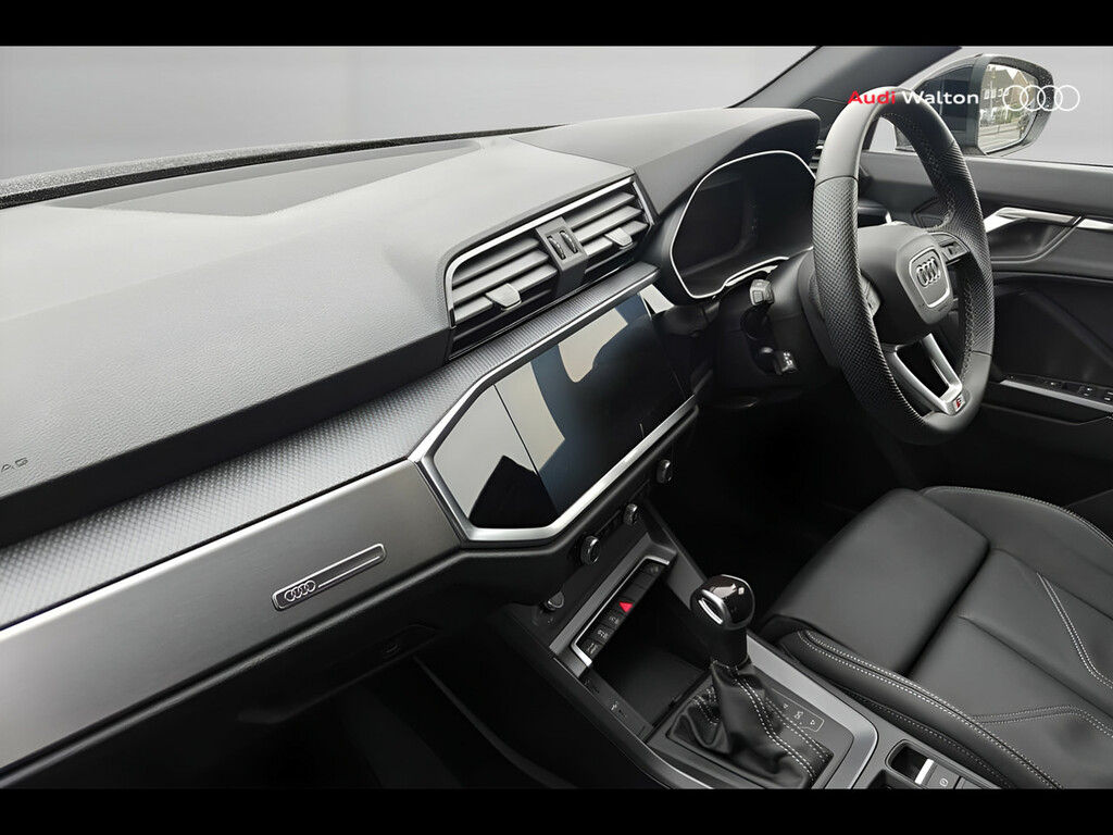 Audi Q3 S Line 35 Tfsi 150 Ps S Tronic RE75WVB Black #2