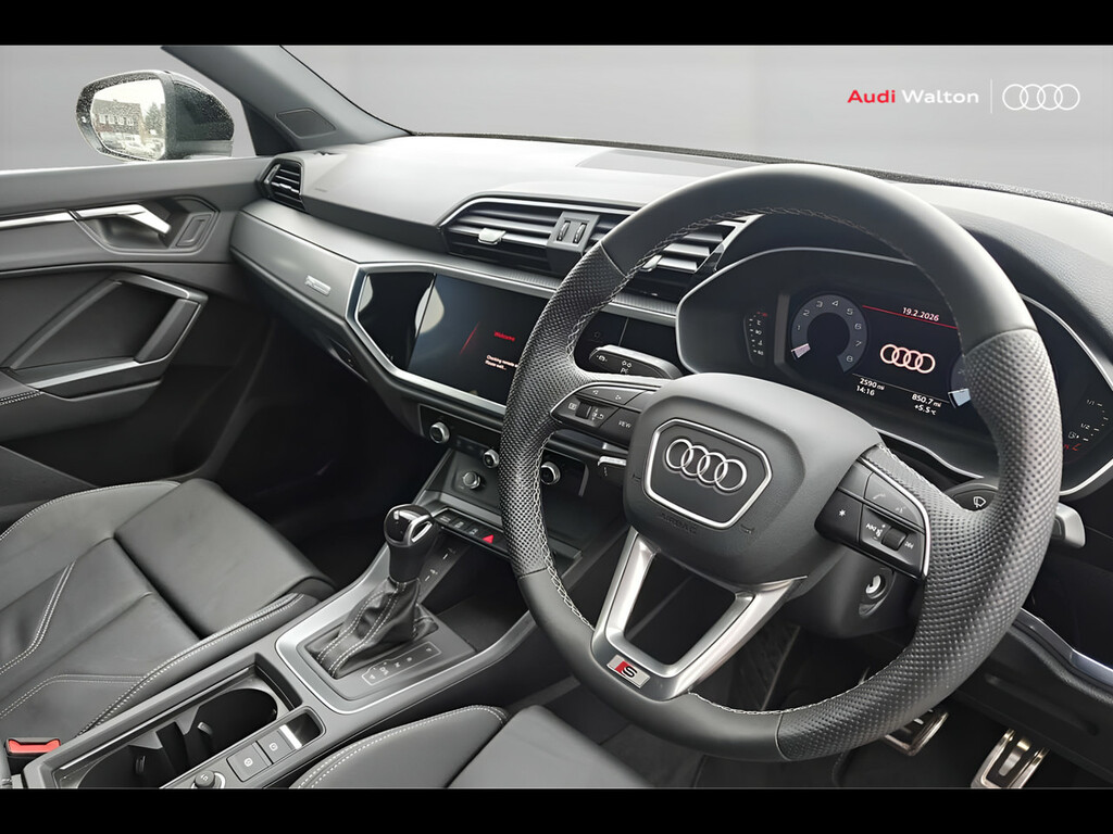 Audi Q3 S Line 35 Tfsi 150 Ps S Tronic RE75WVB Black #6