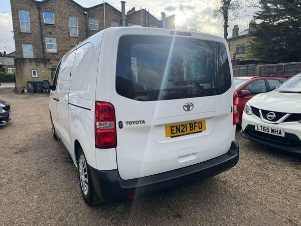 Toyota PROACE 1.5D Icon Medium Panel Van Mwb Euro 6 Ss 6Dr EN21BFO White #2