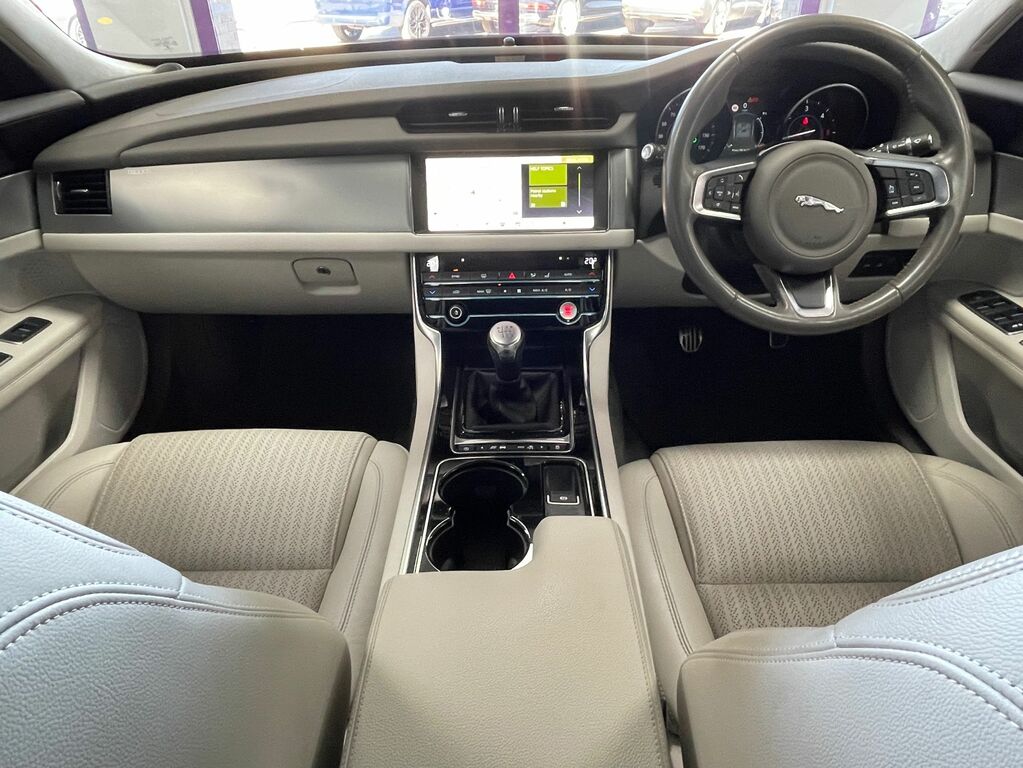 Jaguar XF Diesel AD19TPX Red #2