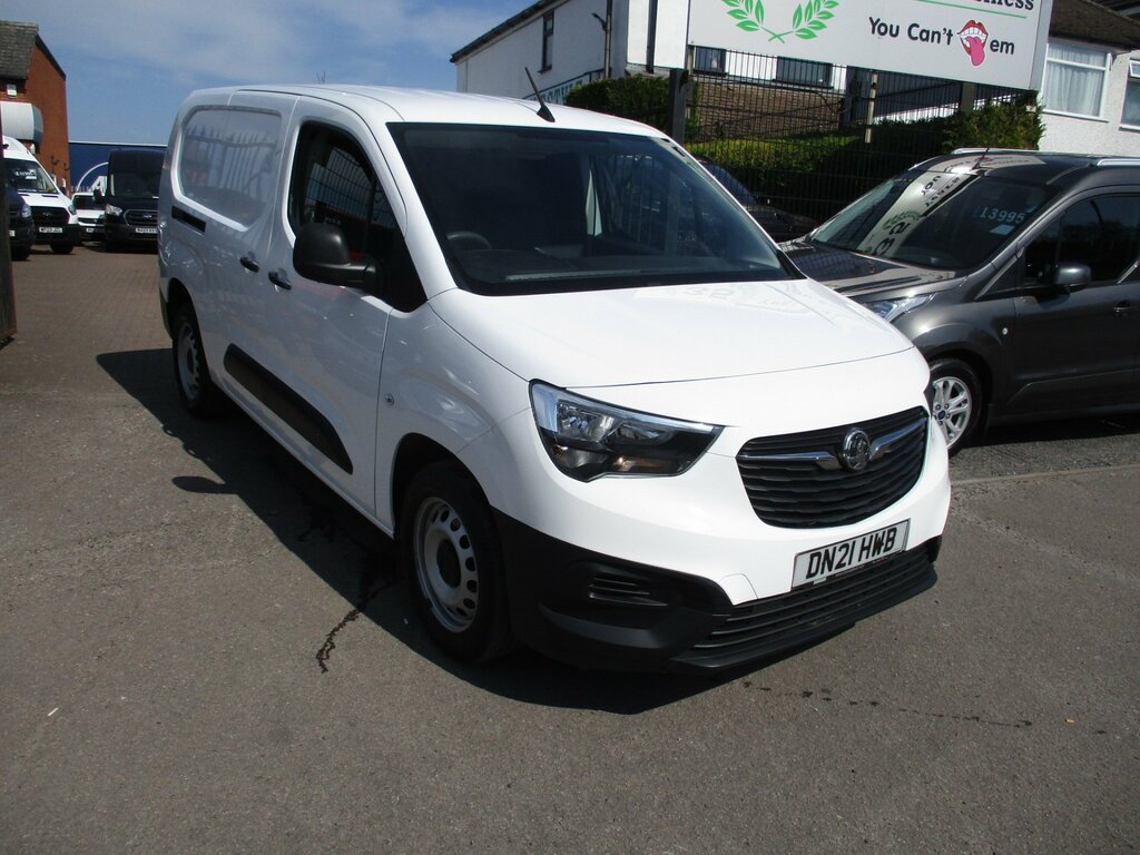 Vauxhall Combo 1.5 Turbo D 2300 Dynamic Panel Van Manu DN21HWB White #2