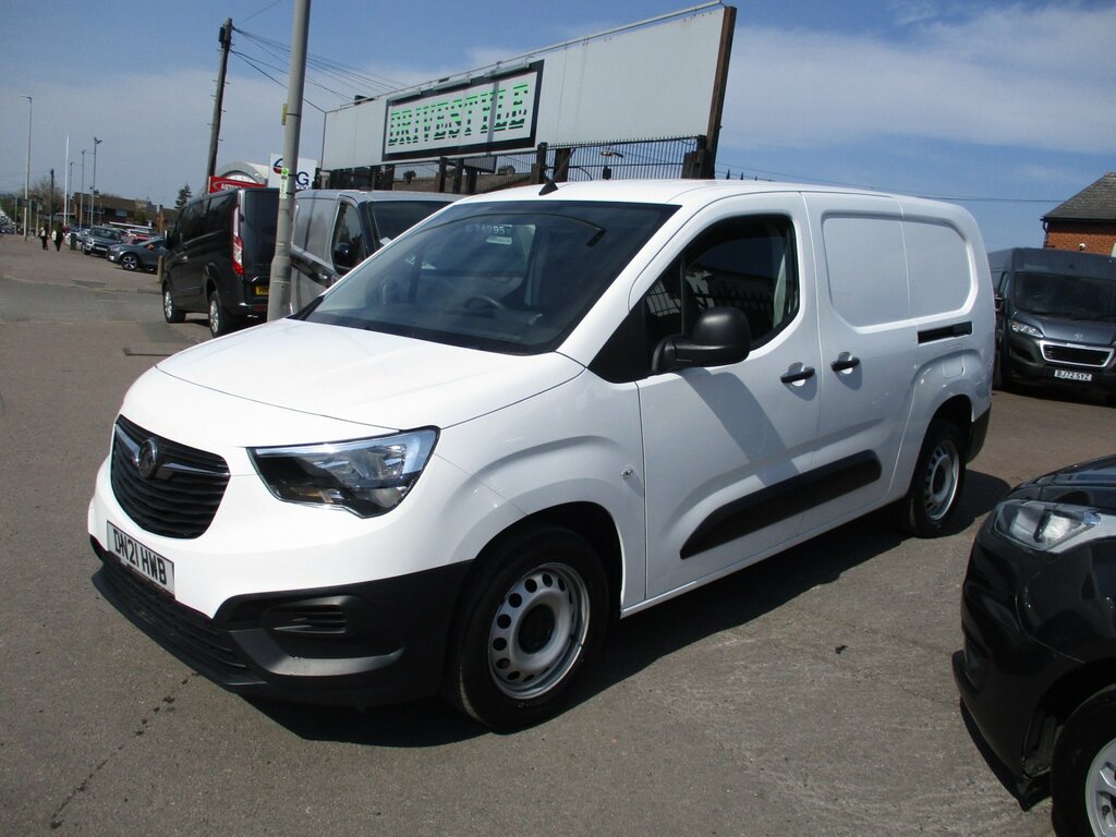 Vauxhall Combo 1.5 Turbo D 2300 Dynamic Panel Van Manu DN21HWB White #4