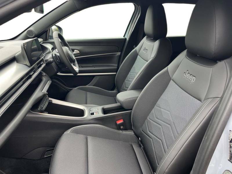 Jeep Avenger 1.2 E-hybrid Summit Suv Hybrid E-dct Eu EF75ZZL Black #2