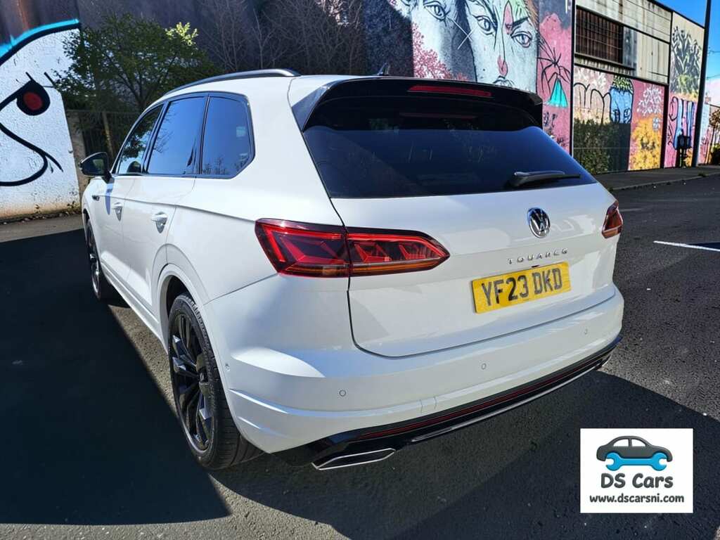 Volkswagen Touareg V6 Black Edition Tdi A YF23DKD White #5