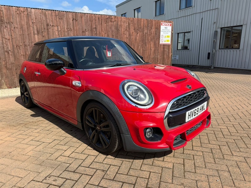 Mini Hatch 2.0 Cooper S Sport Hatchback Steptronic Red