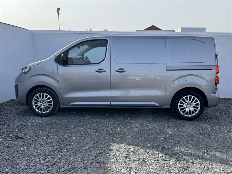 Vauxhall Vivaro 1.5 Turbo D 2700 Pro Panel Van 6Dr L DL73FDP Grey #4