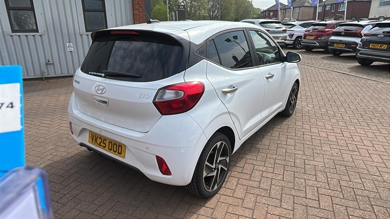 Hyundai I10 1.0 Premium Hatchback Euro 6 Ss VK25OOD White #4