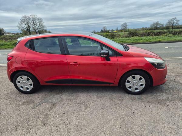 Renault Clio 1.2 16V Expression Euro 5 Red #4