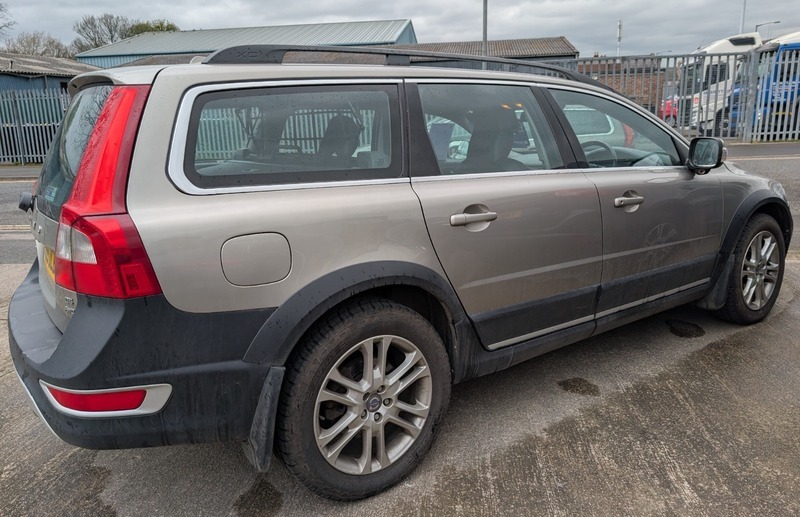 Volvo XC70 D5 Se Awd SM59OCB Gold #3