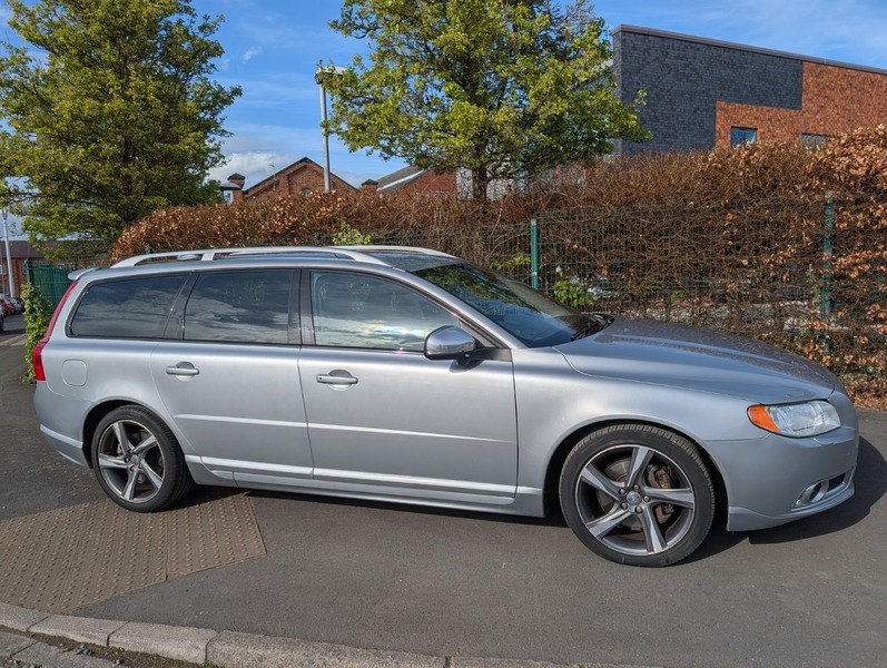 Volvo V70 Se Lux Red #1