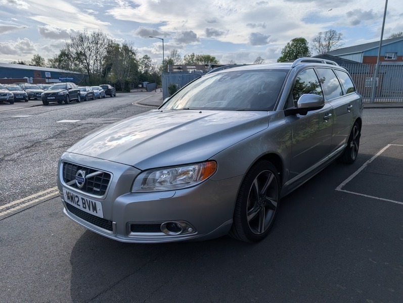 Volvo V70 Se Lux Red #3