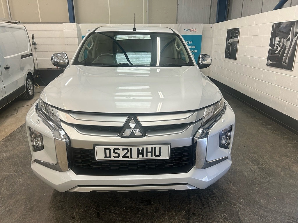 Mitsubishi L200 Di-d Dc Barbarian U3128 Ulez White #2