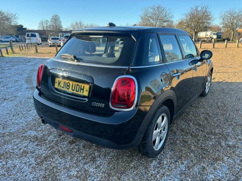 Mini Hatch 1.5 Cooper Euro KJ18UDH Black #4
