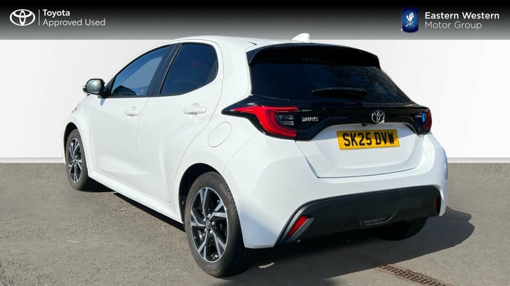 Toyota Yaris 1.5 Vvt-h Design E-cvt Euro 6 Ss SK25DVW White #4