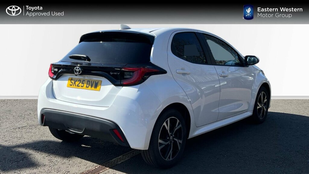 Toyota Yaris 1.5 Vvt-h Design E-cvt Euro 6 Ss SK25DVW White #2