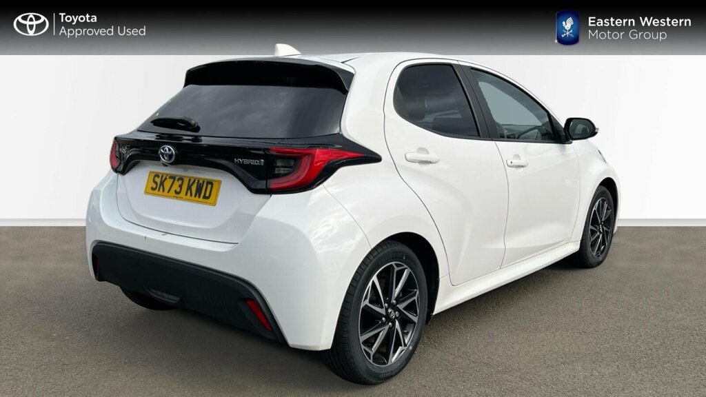 Toyota Yaris 1.5 Vvt-h Design E-cvt Euro 6 Ss SK73KWD White #2