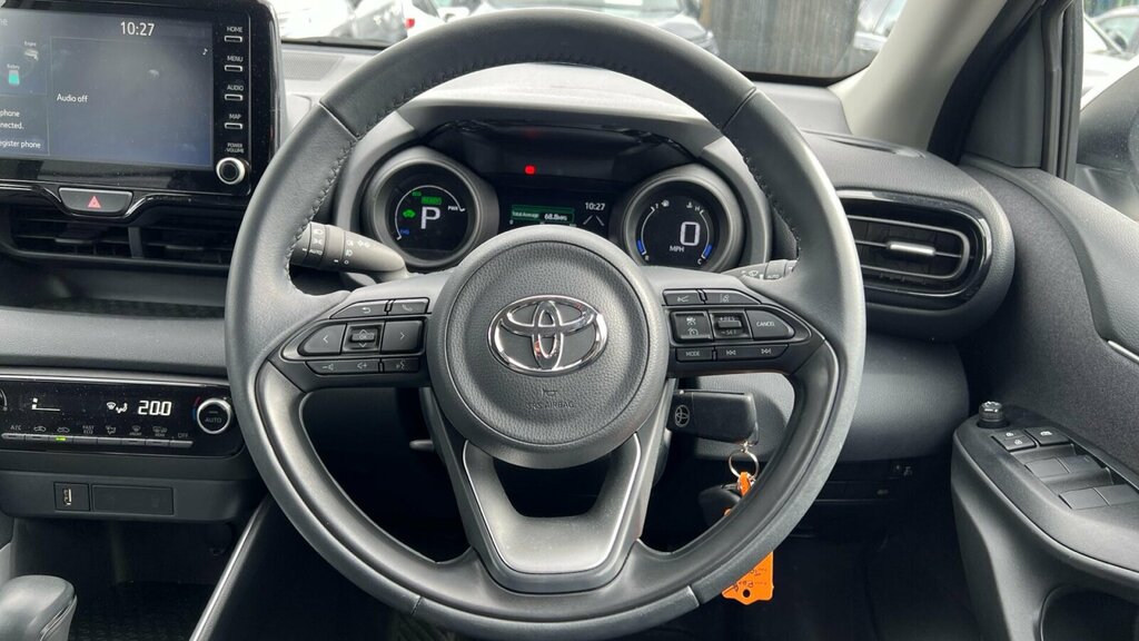 Toyota Yaris 1.5 Vvt-h Design E-cvt Euro 6 Ss SK73KWD White #6