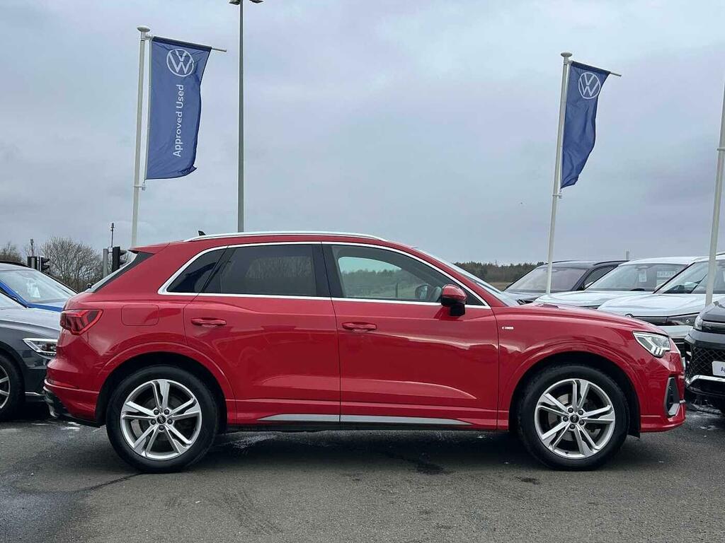 Audi Q3 35 Tfsi S Line S Tronic SR22HDF Red #4
