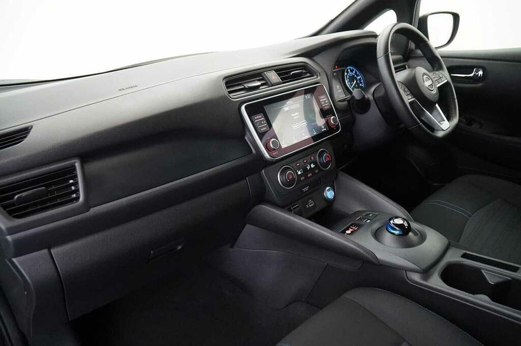 Nissan Leaf 39Kw Acenta With Rear View Camera And Apple ME72CUJ Black #2