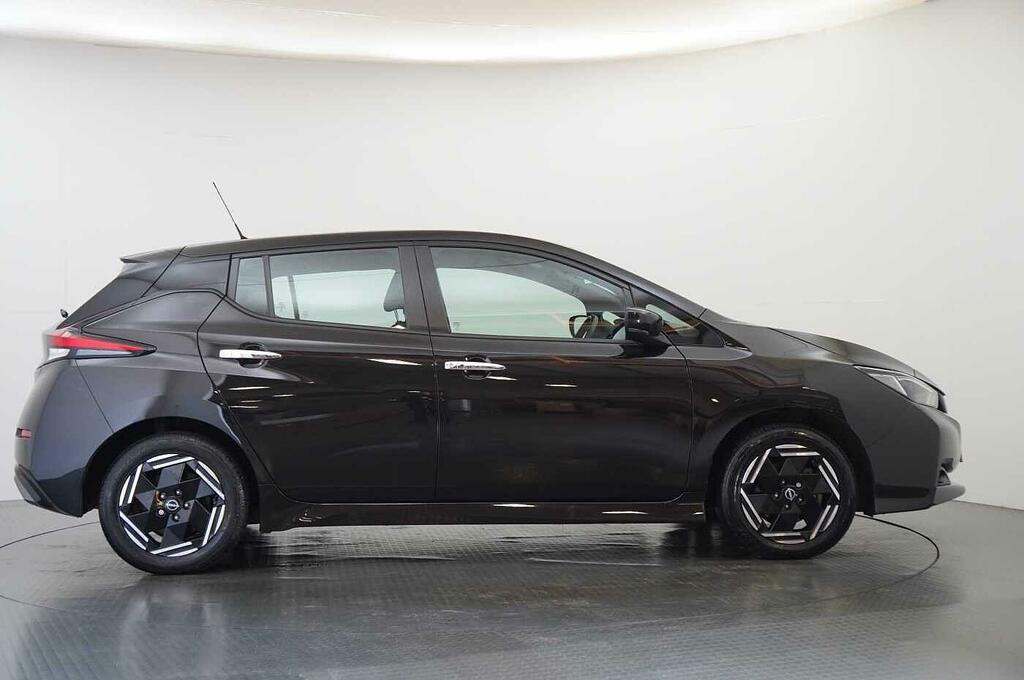 Nissan Leaf 39Kw Acenta With Rear View Camera And Apple ME72CUJ Black #6