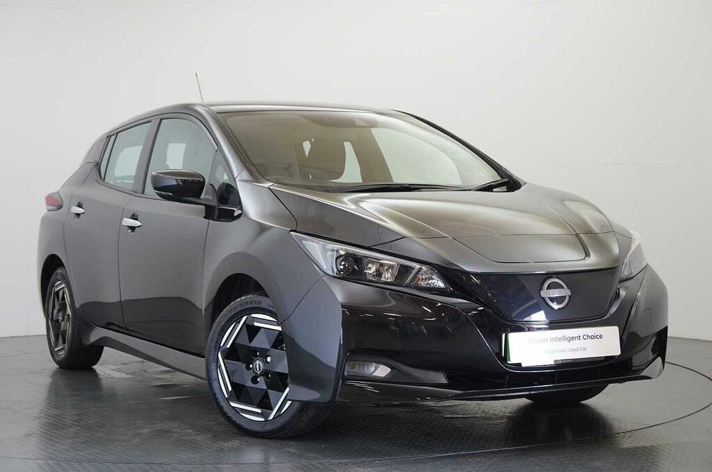 Nissan Leaf 39Kw Acenta With Rear View Camera And Apple Black