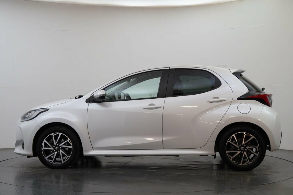 Toyota Yaris 1.5 Vvt-h Design E-cvt Euro 6 Ss SL73EBG White #4