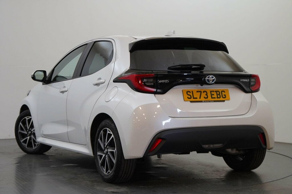 Toyota Yaris 1.5 Vvt-h Design E-cvt Euro 6 Ss SL73EBG White #3