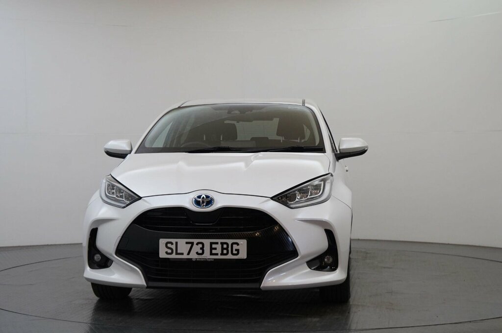 Toyota Yaris 1.5 Vvt-h Design E-cvt Euro 6 Ss SL73EBG White #2