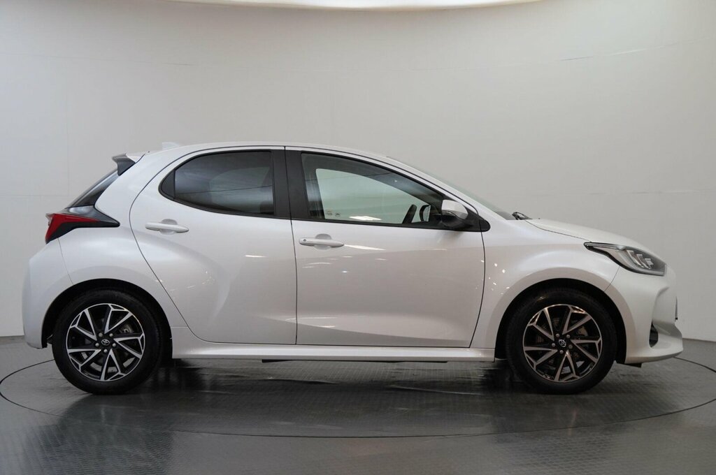 Toyota Yaris 1.5 Vvt-h Design E-cvt Euro 6 Ss SL73EBG White #6