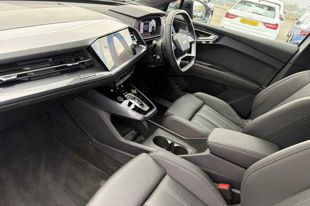 Audi Q4 E Tron Q4 Black Edition 45 E-tron 210,00 Kw SN75YGD Grey #2