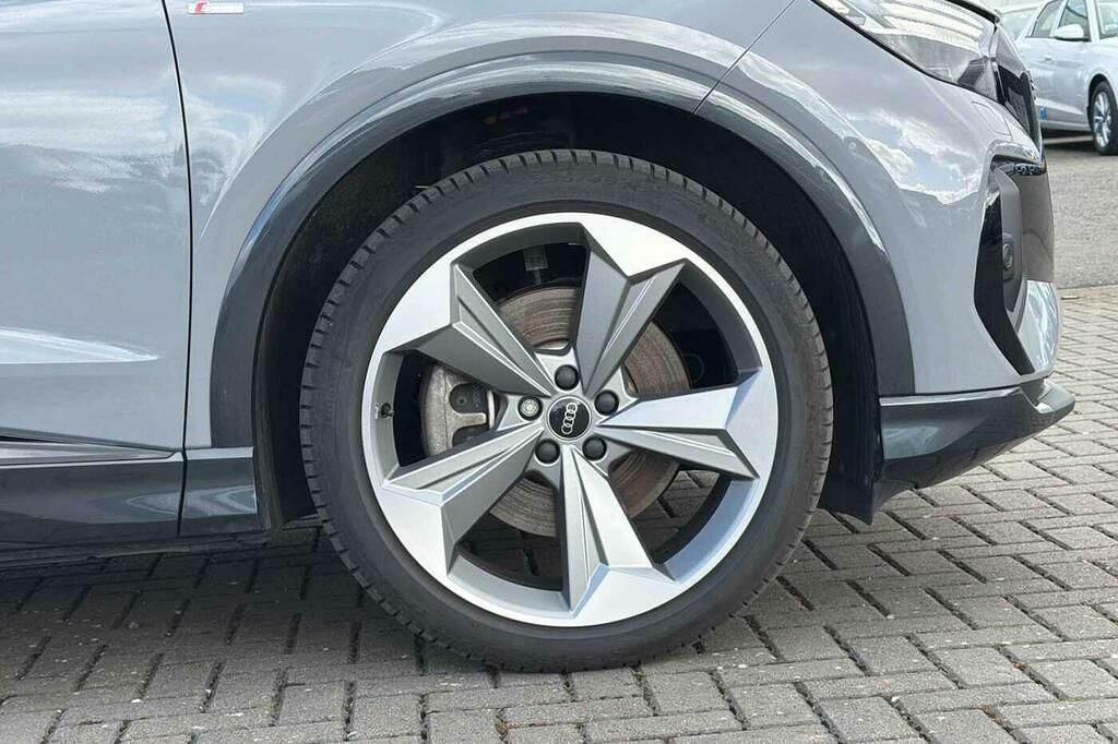 Audi Q4 E Tron Q4 Black Edition 45 E-tron 210,00 Kw SN75YGD Grey #5