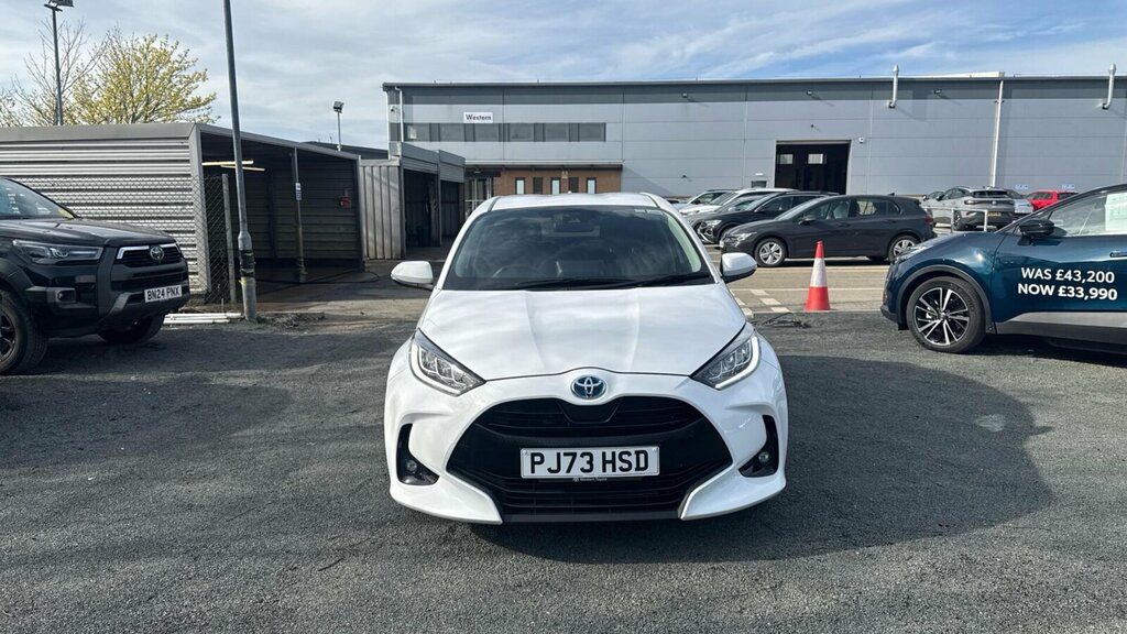 Toyota Yaris 1.5 Vvt-h Design Hatchback Hybrid E-cvt PJ73HSD White #2