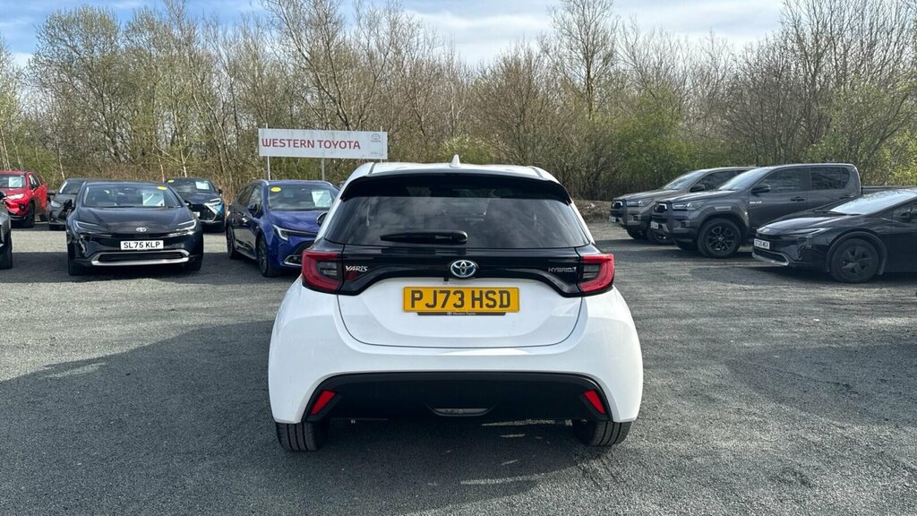 Toyota Yaris 1.5 Vvt-h Design Hatchback Hybrid E-cvt PJ73HSD White #6